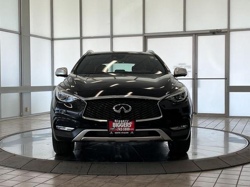 2017 INFINITI QX30 Premium