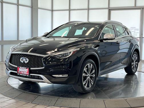 2017 INFINITI QX30 Premium