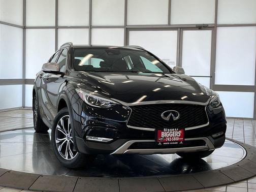 2017 INFINITI QX30 Premium