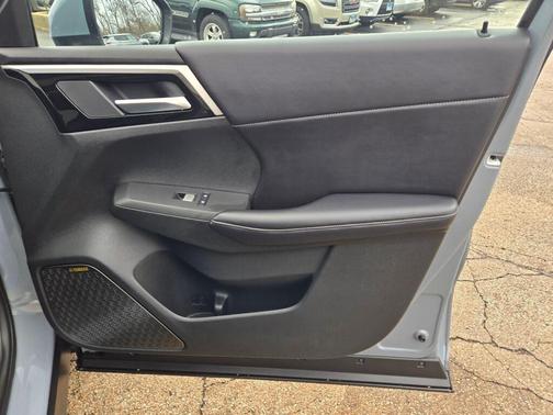 Moonstone Gray Metallic 2026 Mitsubishi Outlander SE 1.5T S-AWC