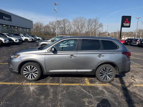 Mercury Gray Metallic 2020 Mitsubishi Outlander SE