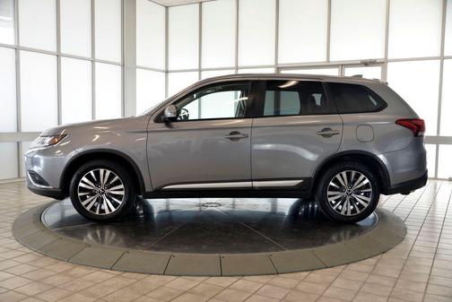 Mercury Gray Metallic 2020 Mitsubishi Outlander SE