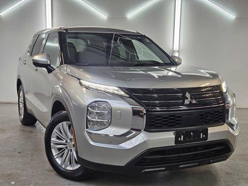 2022 Mitsubishi Outlander ES