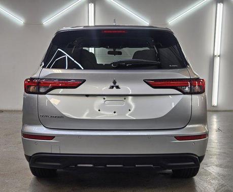 2022 Mitsubishi Outlander ES