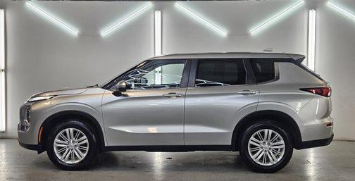 2022 Mitsubishi Outlander ES