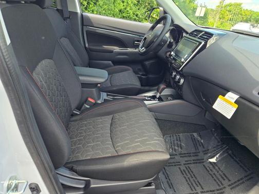 White Diamond 2026 Mitsubishi Outlander LE S-AWC