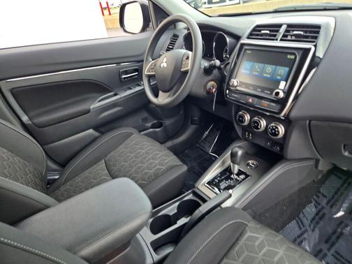 Labrador Black Pearl 2026 Mitsubishi Outlander Sport 2.0 ES