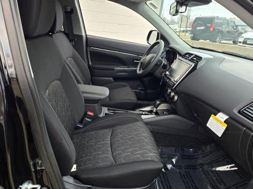 Labrador Black Pearl 2026 Mitsubishi Outlander Sport 2.0 ES