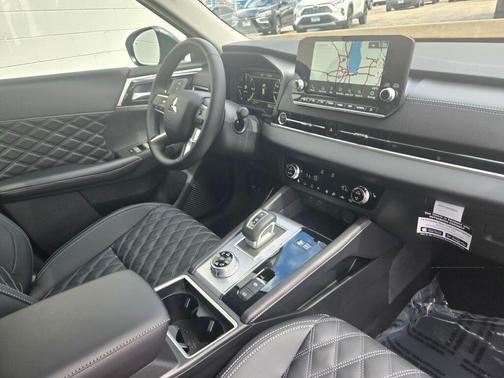 2025 Mitsubishi Outlander PHEV SEL