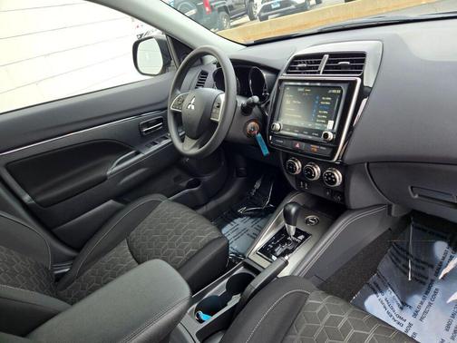 Labrador Black Pearl 2026 Mitsubishi Outlander Sport 2.0 ES