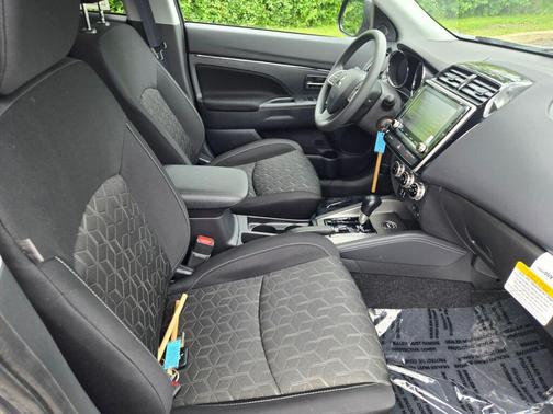 Mercury Gray Metallic 2026 Mitsubishi Outlander Sport 2.0 S