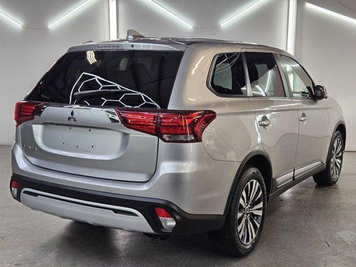 2020 Mitsubishi Outlander SE