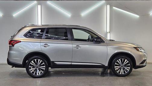 2020 Mitsubishi Outlander SE