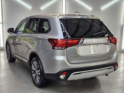 2020 Mitsubishi Outlander SE