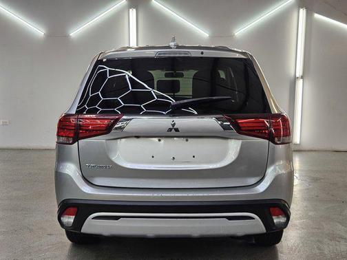 2020 Mitsubishi Outlander SE