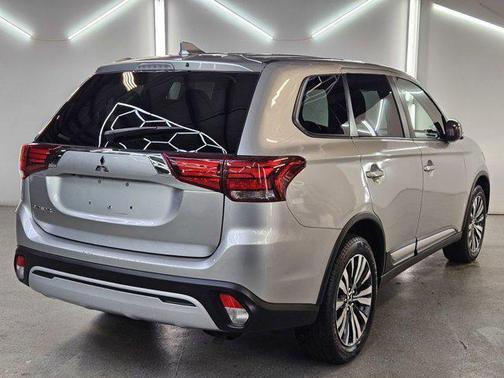 2020 Mitsubishi Outlander SE