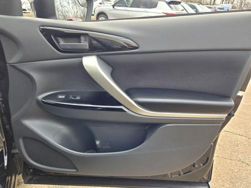 Labrador Black Pearl 2026 Mitsubishi Eclipse Cross LE