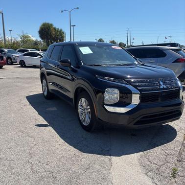 Labrador Black Pearl 2025 Mitsubishi Outlander ES S-AWC