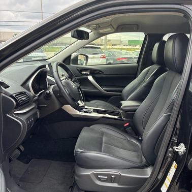 Labrador Black Pearl 2026 Mitsubishi Eclipse Cross SE