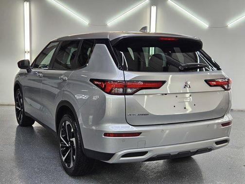 2022 Mitsubishi Outlander SE