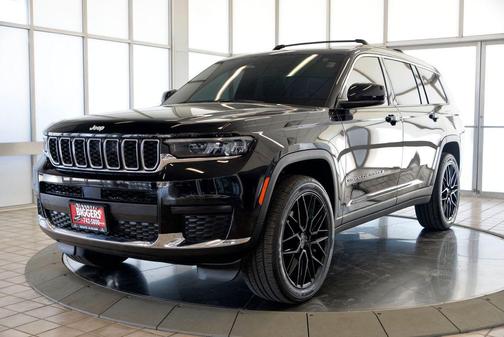 Diamond Black Crystal Pearlcoat 2024 Jeep Grand Cherokee L Laredo
