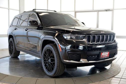 Diamond Black Crystal Pearlcoat 2024 Jeep Grand Cherokee L Laredo