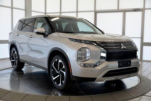 Alloy Silver Metallic 2022 Mitsubishi Outlander SE