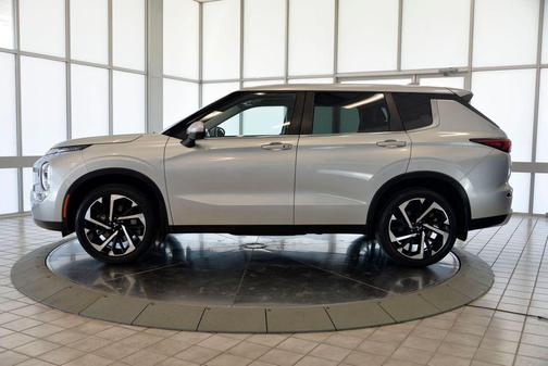 Alloy Silver Metallic 2022 Mitsubishi Outlander SE