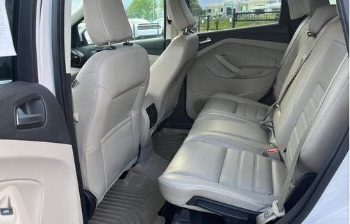 White Platinum Clearcoat Metallic 2018 Ford Escape SEL