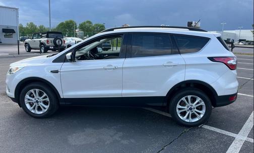 White Platinum Clearcoat Metallic 2018 Ford Escape SEL