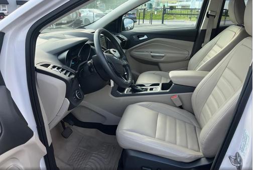 White Platinum Clearcoat Metallic 2018 Ford Escape SEL