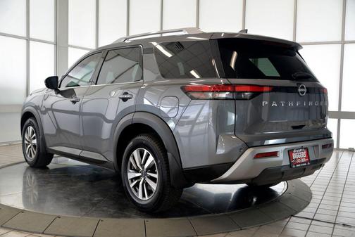 Gun Metallic 2023 Nissan Pathfinder SL 4WD