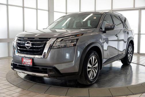 Gun Metallic 2023 Nissan Pathfinder SL 4WD