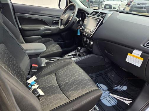 Mercury Gray Metallic 2026 Mitsubishi Outlander Sport 2.0 ES