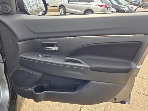 Mercury Gray Metallic 2026 Mitsubishi Outlander Sport 2.0 ES