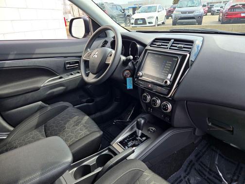 Mercury Gray Metallic 2026 Mitsubishi Outlander Sport 2.0 ES