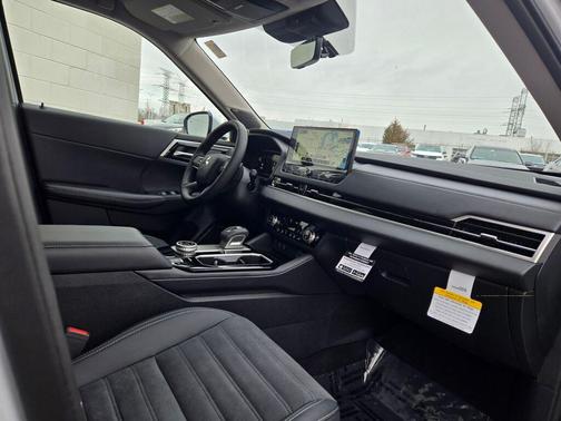 White Diamond 2026 Mitsubishi Outlander SE S-AWC
