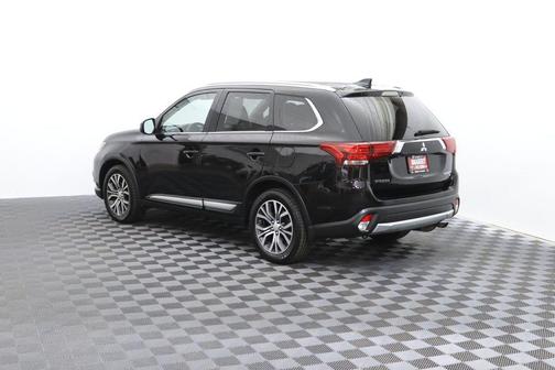 Labrador Black Pearl 2017 Mitsubishi Outlander SEL S-AWC