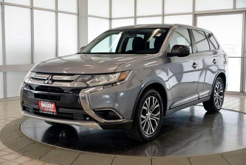 Mercury Gray Metallic 2017 Mitsubishi Outlander ES