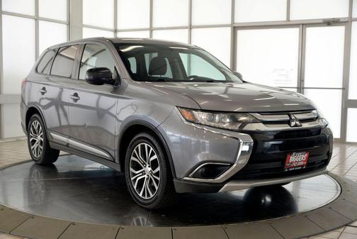 Mercury Gray Metallic 2017 Mitsubishi Outlander ES