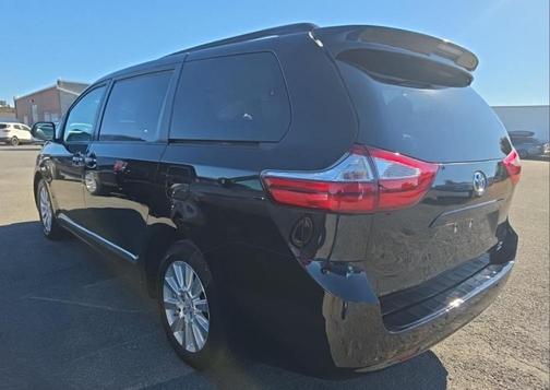 Midnight Black Metallic 2017 Toyota Sienna XLE