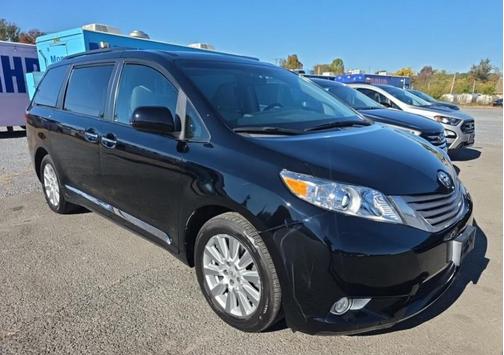 Midnight Black Metallic 2017 Toyota Sienna XLE
