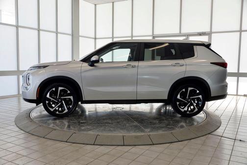 2023 Mitsubishi Outlander SE Black Edition 2WD