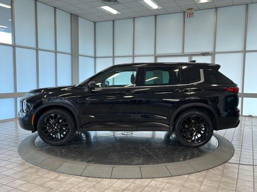 2022 Mitsubishi Outlander Black Edition 2WD