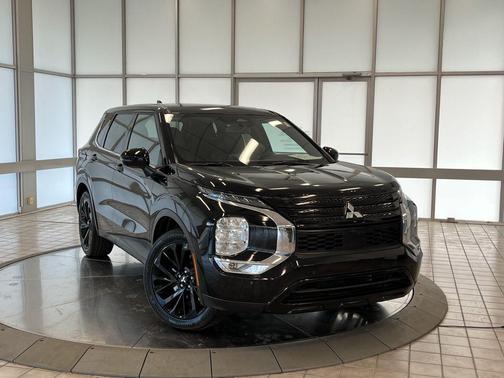 2022 Mitsubishi Outlander Black Edition 2WD