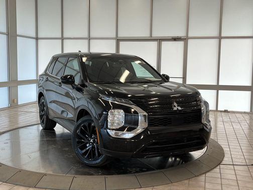 2022 Mitsubishi Outlander Black Edition 2WD