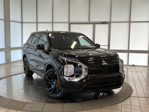 2022 Mitsubishi Outlander Black Edition 2WD