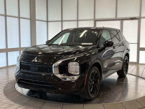 2022 Mitsubishi Outlander Black Edition 2WD