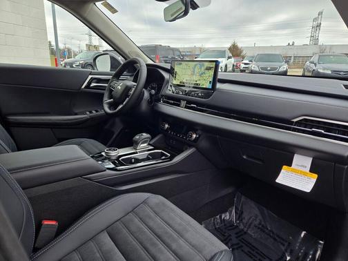 Labrador Black Pearl 2026 Mitsubishi Outlander SE 1.5T 2WD