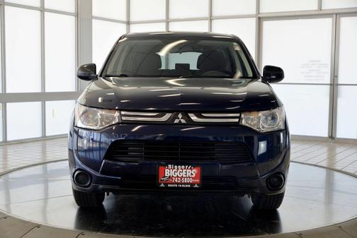 Labrador Black Pearl 2014 Mitsubishi Outlander ES